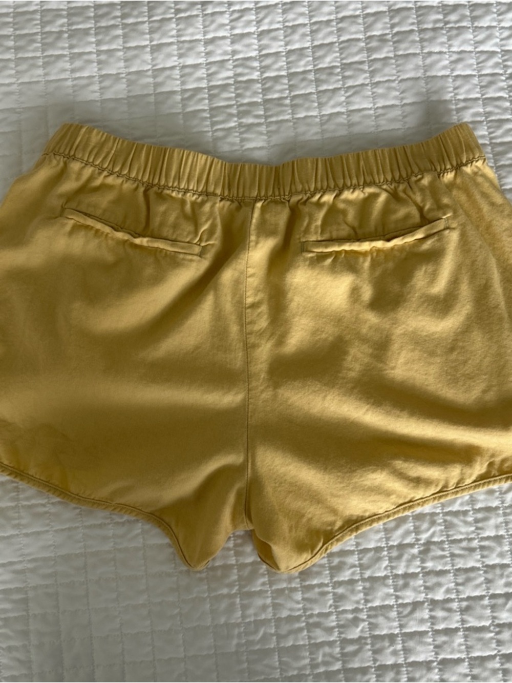 Madewell Women’s Pull-On Shorts
Light Straw
Medium - Picture 6 of 16